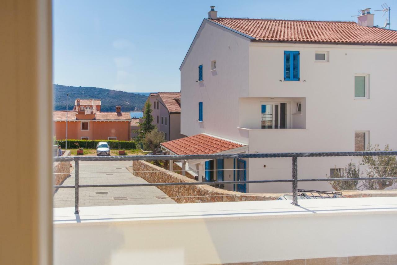 Apartment D Крес Екстериор снимка